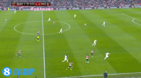 连续3场未首发，萨拉赫赛后发表激烈言论称被当成替罪羊，英媒曝利物浦选择支持斯洛特