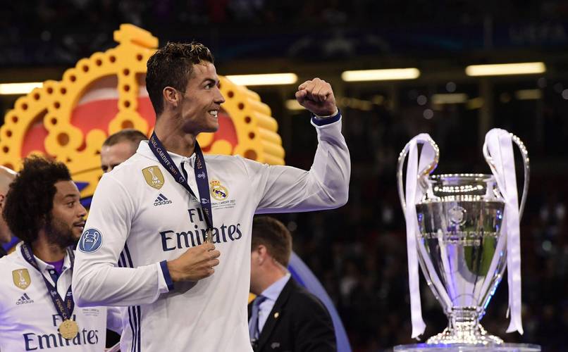 球星突破防守送出关键助攻