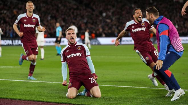 英超受大雪影响多场比赛延期