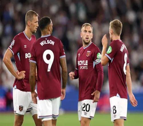 库里发布圣诞庆祝短片，穿的还是UA鞋